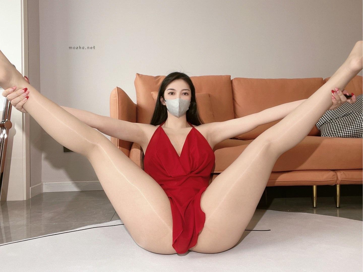 120斤的小王同学 – 红色开叉短款旗袍【14P】